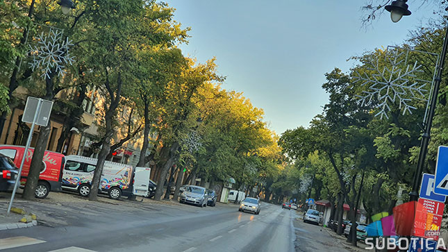 Duh novogodišnjih i božićnih praznika stiže u grad - rasveta će zasijati 4. decembra