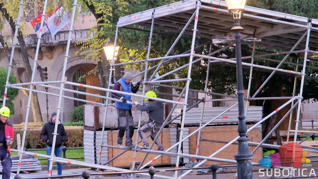 Duh novogodišnjih i božićnih praznika stiže u grad - rasveta će zasijati 4. decembra