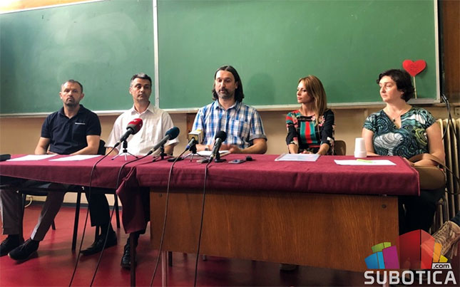 Protest roditelja đaka OŠ "Miloš Crnjanski"