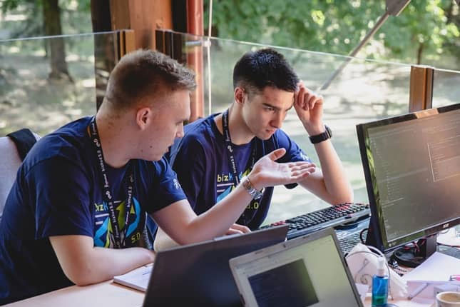 Ekipe "Alaska" i "Bash" pobednici "BizKod 5" takmičenja