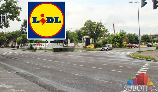 Marketi u Subotici jedan do drugog