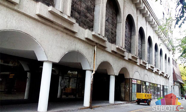 Marketi u Subotici jedan do drugog