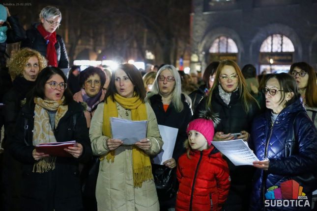Održan skup prosvetnih radnika, roditelja i učenika na Trgu slobode