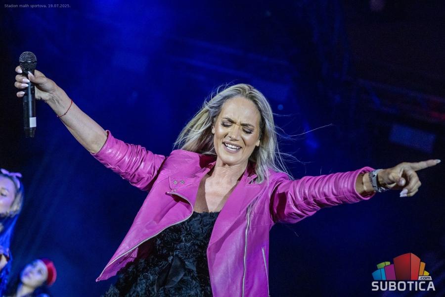 Veče nostalgije uz hitove domaćeg i stranog densa '90 na otvorenoj sceni