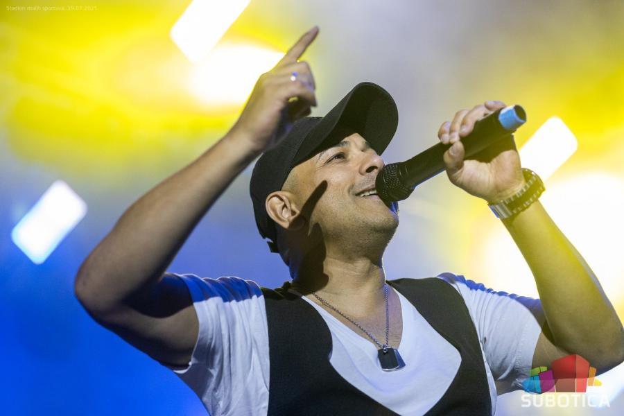 Veče nostalgije uz hitove domaćeg i stranog densa '90 na otvorenoj sceni