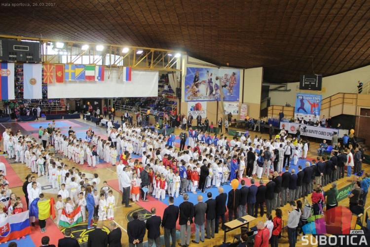 U toku upis novih članova u školu karatea SBK "Spartak-Enpi"