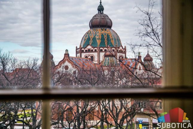 Savet roditelja u Subotici traži da se, u najboljem interesu učenika, nastava odvija u školskim klupama