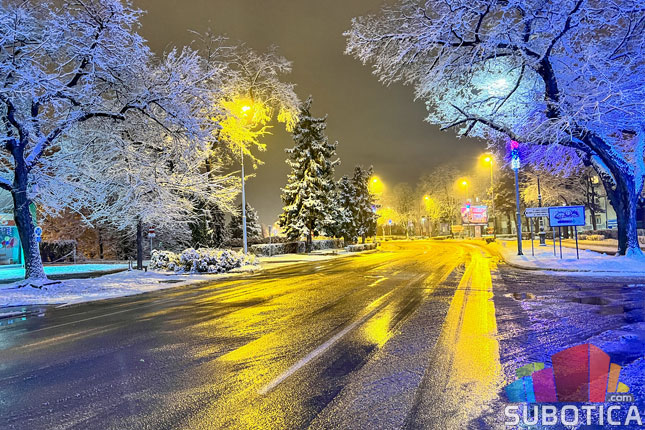 Zimska služba u prvom stepenu pripravnosti, održavanje puteva trajalo do duboko u noć