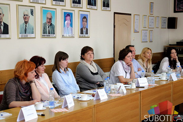 Održan okrugli sto posvećen podršci maloletnim migrantima bez pratnje