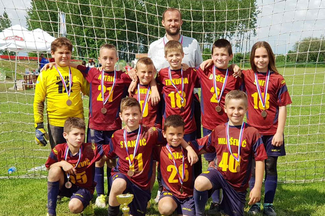 Fudbal: "Arena" osvojila prvo i treće mesto na turniru u Apatinu
