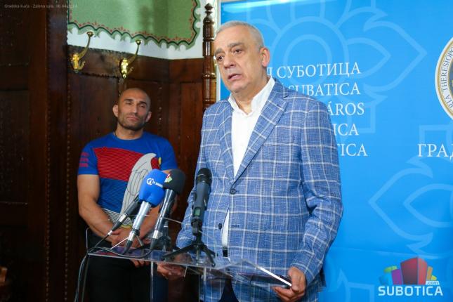 Vicešampionka Evrope u boksu Kristina Nađ Varga na prijemu kod gradonačelnika Bakića