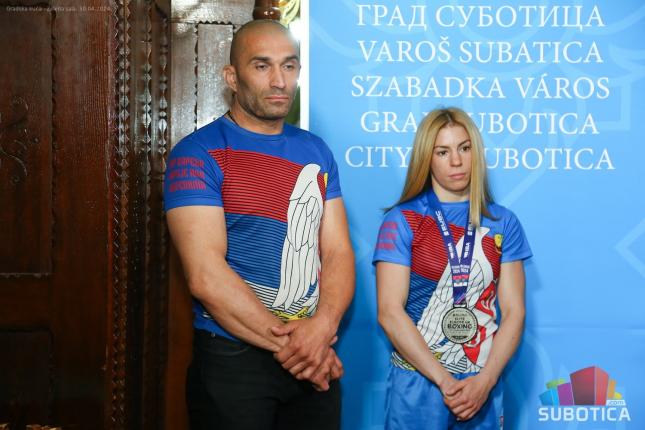 Vicešampionka Evrope u boksu Kristina Nađ Varga na prijemu kod gradonačelnika Bakića