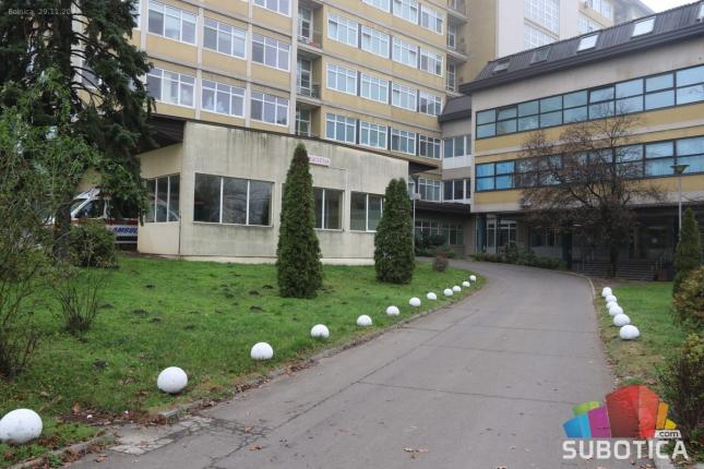 Više od 40 odsto trudnoća završi se carskim rezom