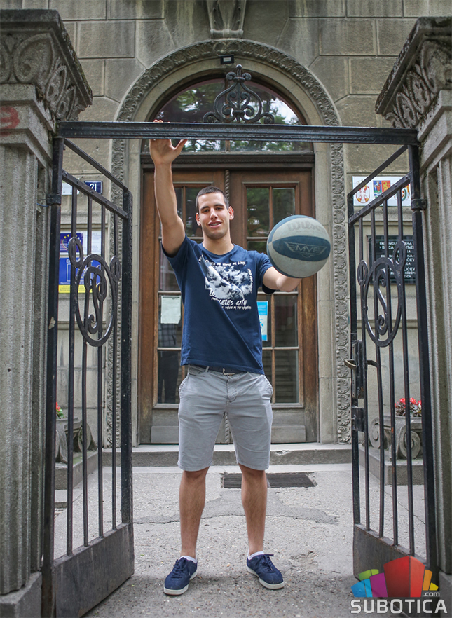 Oni dolaze: Njegoš Milović, maturant Ekonomske škole i član OKK "Spartak"