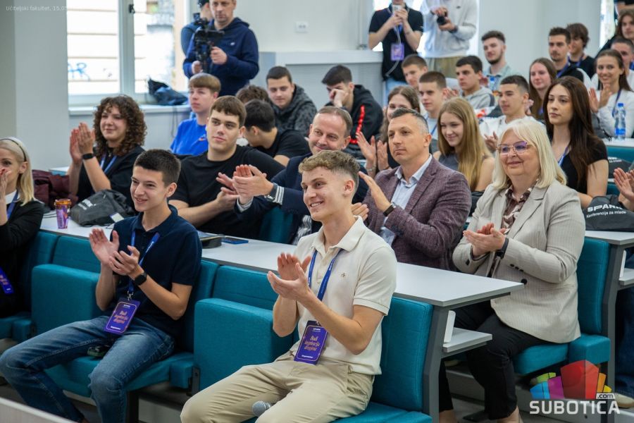 Mladi iz cele Srbije na SPARK konferenciji učili o veštačkoj inteligenciji i finansijama