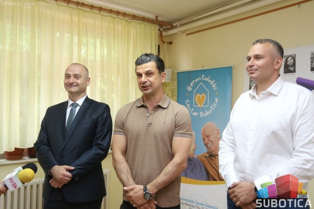 Proslavljeni rukometaš održao predavanje zaposlenima u Gerontološkom klubu "Kertvaroš"