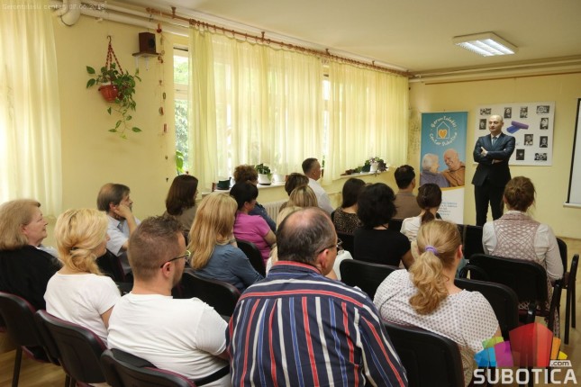 Proslavljeni rukometaš održao predavanje zaposlenima u Gerontološkom klubu "Kertvaroš"