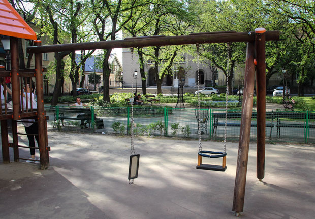 Dečija igrališta bezbrižna mesta za decu?