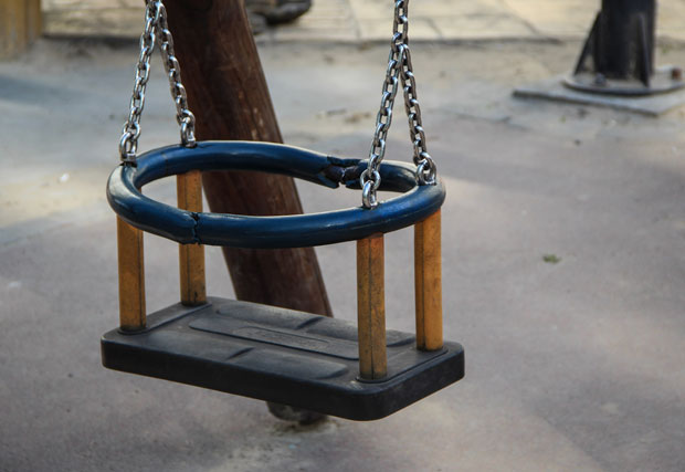 Dečija igrališta bezbrižna mesta za decu?