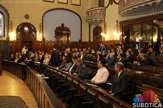 Zaposlenima u Gradskoj upravi manje plate