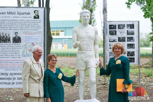 U Mini Jugoslaviji proslavljen Međunarodni praznik rada i otkriven spomenik Jovanu Mikiću