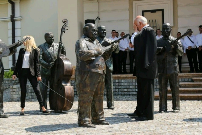 Zvonko Bogdan i Osam tamburaša dobili biste