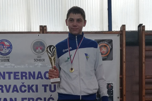 Rvanje: Spartak osvojio 10 medalja u Somboru, Krstin najbolji takmičar