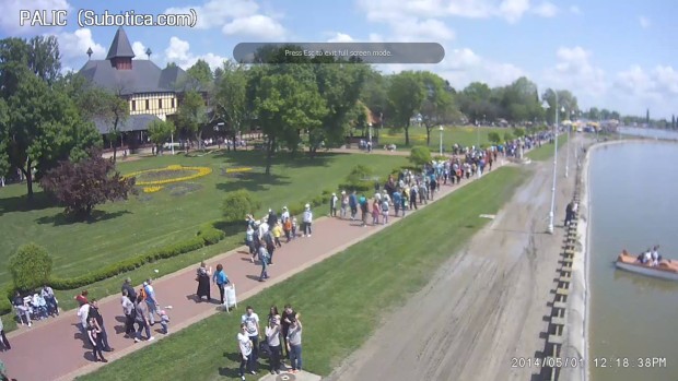 Roštilj, restorani ili doručak iz kontejnera