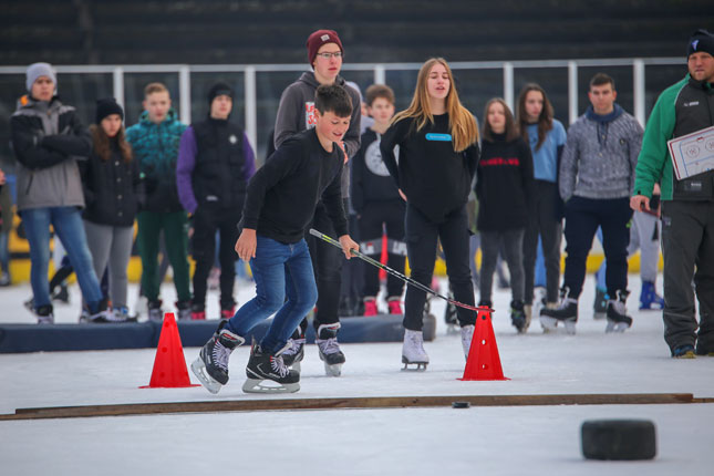 "Super zima" - nadmetanje u spretnosti na ledu za decu