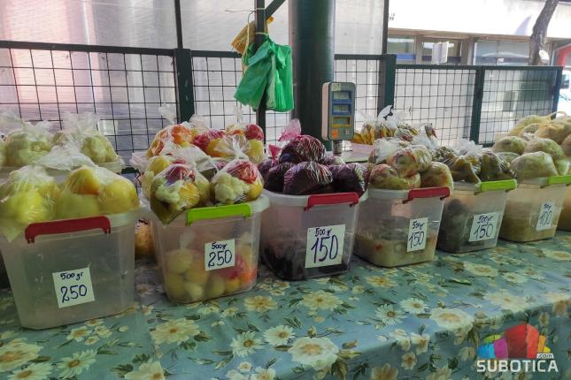 Na Mlečnu pijacu po sveže voće i povrće