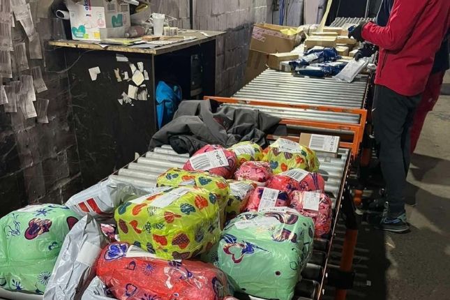 U magacinu kurirske službe zaplenjena veća količina parfema i obuća bez dokumentacije