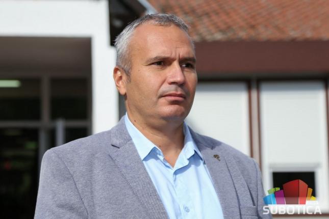 Đaci romske nacionalnosti dobili besplatne udžbenike