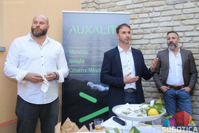 Otvorena kancelarija kompanije "Auxality"