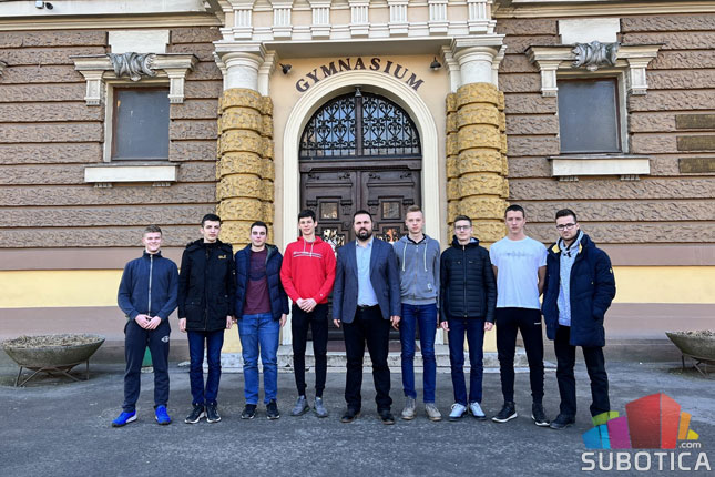 Prva generacija đaka IT smera u Gimnaziji "Svetozar Marković"