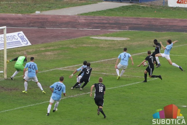 Fudbal: Mirovale mreže na meču Spartaka i Čukaričkog