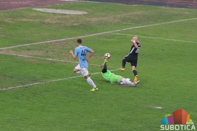 Fudbal: Mirovale mreže na meču Spartaka i Čukaričkog