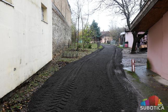 Slepi krak Lošinjske ulice nasut grebanim asfaltom