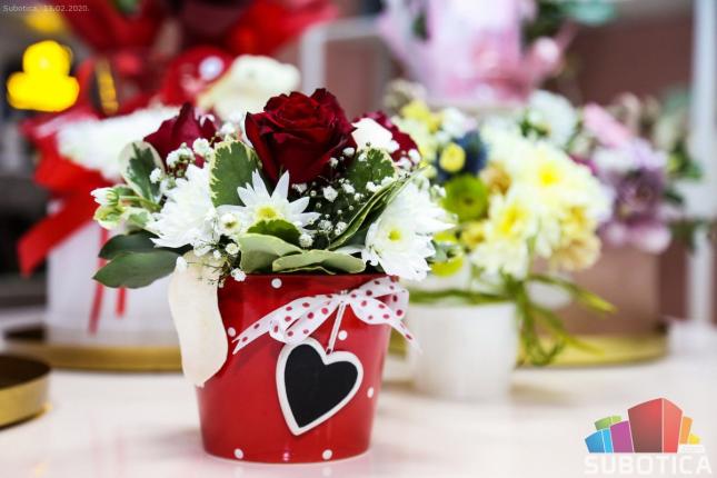 Otvorena cvećara i prodavnica poklona "Nika еvents"