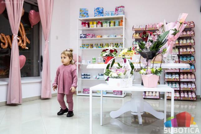 Otvorena cvećara i prodavnica poklona "Nika еvents"