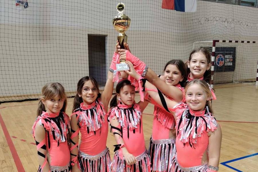 Mladi plesači „Starsa“ blistali na takmičenju: 11 zlata, gala veče i novčana nagrada