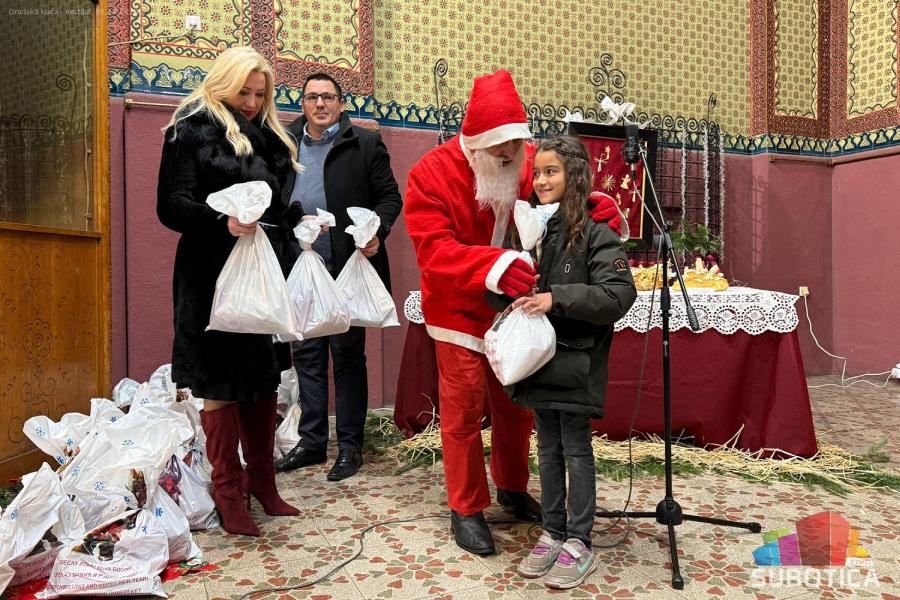 Centar za kulturu Bunjevaca priredio prazničnu izložbu božićnjaka