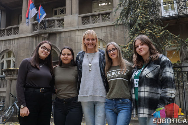 Glasajte za „Catfe“ – ideju mladih Subotičanki