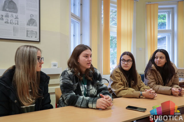 Glasajte za „Catfe“ – ideju mladih Subotičanki