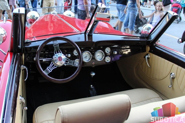 Blizu 200 vozila na susretu oldtajmera u Subotici