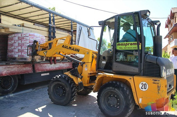 Građevinski materijal za deset porodica