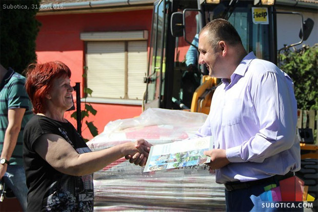 Građevinski materijal za deset porodica