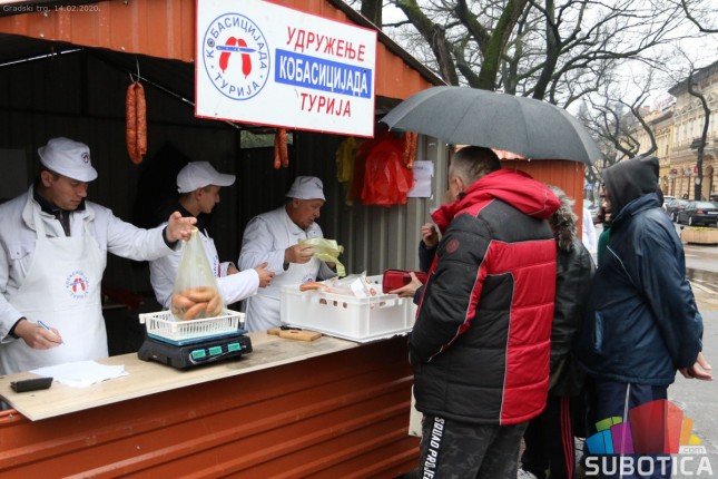 Turijska kobasica i ove godine donirana korisnicima Narodne kuhinje