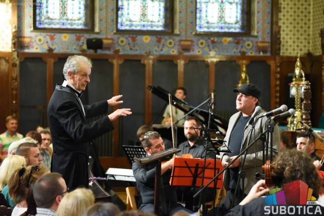 Spektakularni koncert pod dirigentskom palicom Maćaš Murenjija