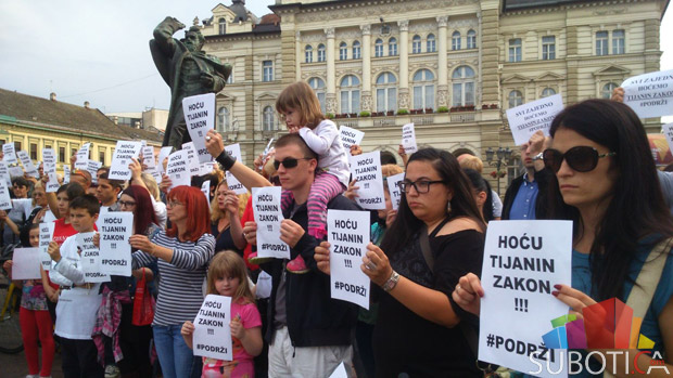 Novosađani potpisima i trominutnom tišinom podržali "Tijanin zakon"