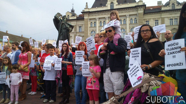 Novosađani potpisima i trominutnom tišinom podržali "Tijanin zakon"